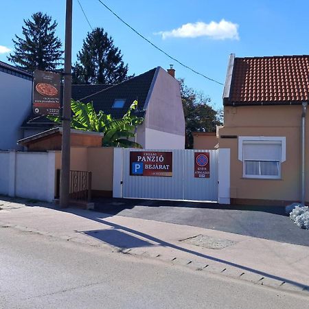 Hotel Csillag Panzio à Vác Extérieur photo